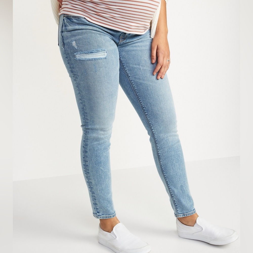 Old Navy Maternity Rockstar skinny jeans